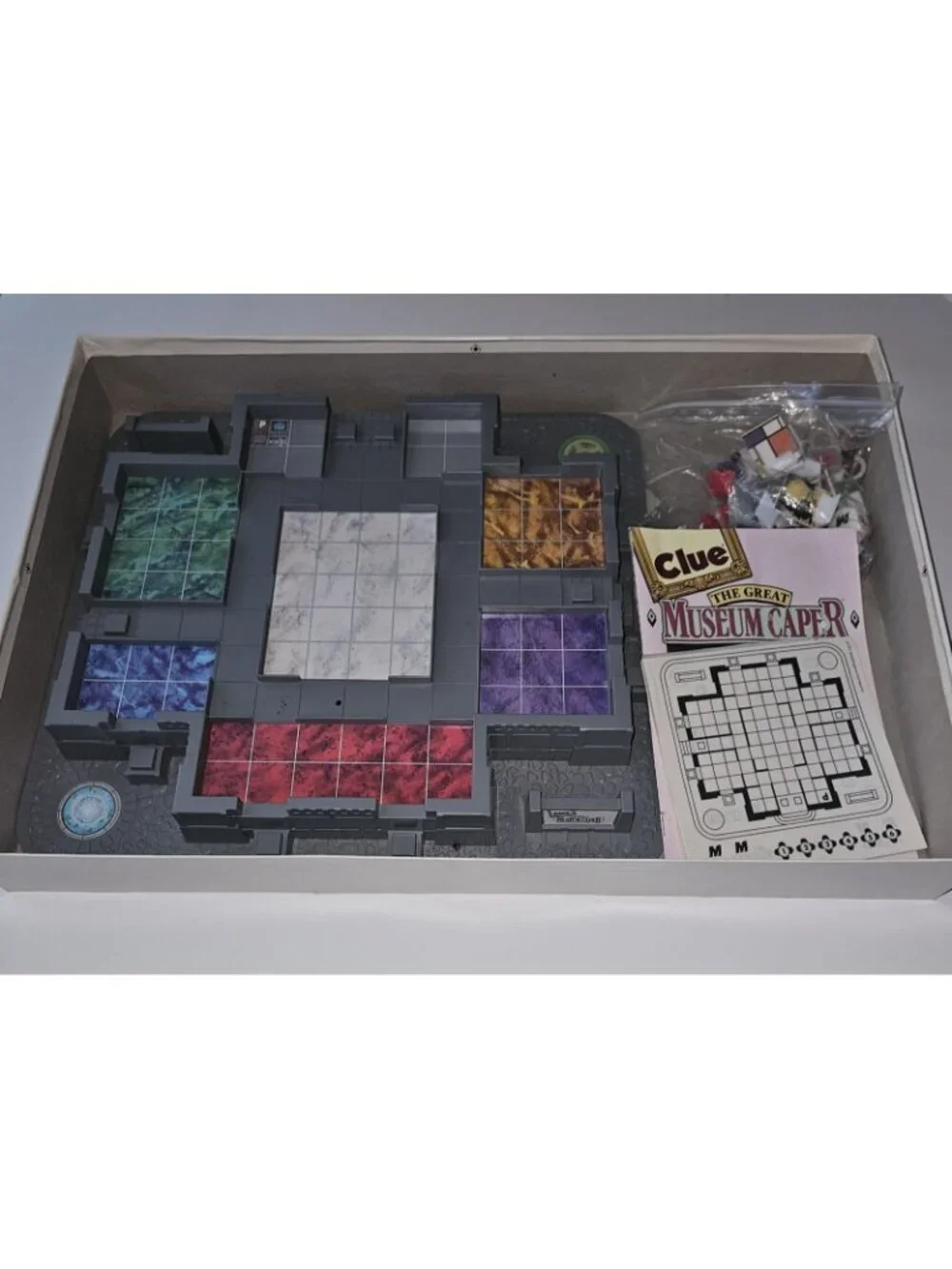 VTG Clue Great Museum Caper 3D Art Theft Mystery Board Game READ